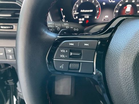 Certified 2025 Honda Pilot Black Edition image 12