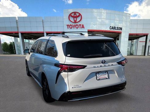 Used 2025 Toyota Sienna Platinum image 4
