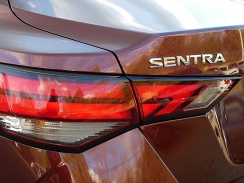 Certified 2023 Nissan Sentra SV FWD image 17