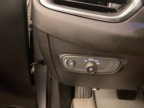 Used 2019 Chevrolet Equinox LT w/ Driver Convenience Package AWD/4WD image 16