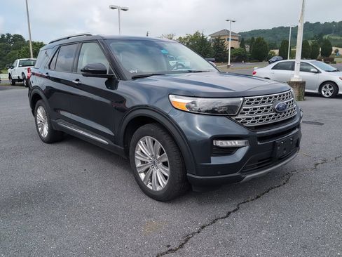 Used 2022 Ford Explorer Limited w/ Equipment Group 301A AWD/4WD image 3