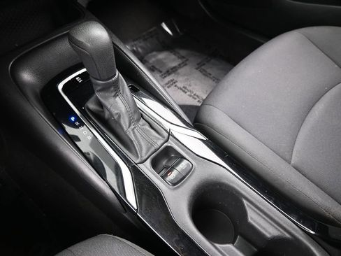 Used 2021 Toyota Corolla LE image 24