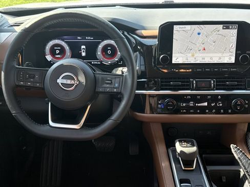 Used 2025 Nissan Pathfinder Platinum AWD/4WD image 4