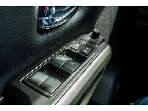 Used 2018 Nissan Titan SV w/ SV Convenience Package AWD/4WD image 27