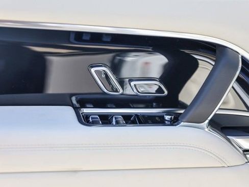 New 2025 Land Rover Range Rover SE image 23