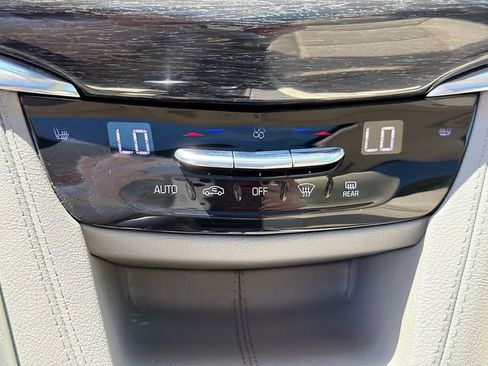 Used 2021 Cadillac XT6 Premium Luxury AWD/4WD image 17
