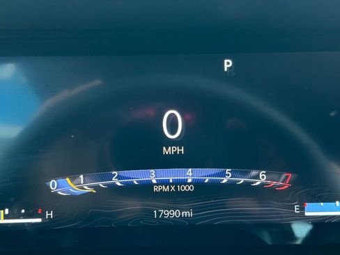 Used 2023 Jeep Grand Cherokee Limited image 24