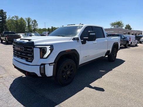 Used 2024 GMC Sierra 2500 AT4 w/ AT4 Premium Plus Package AWD/4WD image 4