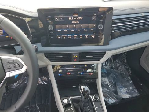 New 2026 Volkswagen Jetta SE FWD image 22