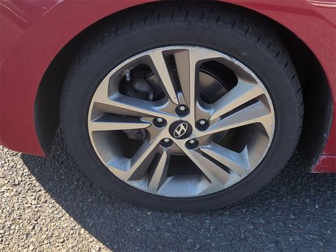 Used 2017 Hyundai Elantra Limited image 9