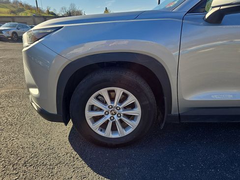 Used 2024 Toyota Grand Highlander XLE image 8