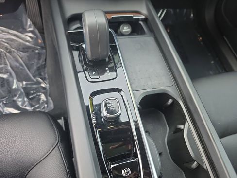 Certified 2022 Volvo XC60 B5 Momentum w/ Climate Package image 31