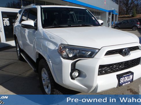 Used 2017 Toyota 4Runner SR5 Premium image 7