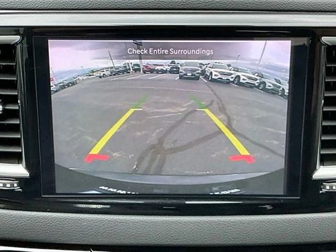 Used 2024 Chrysler Pacifica Touring-L FWD image 28