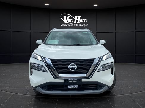 Used 2021 Nissan Rogue SV w/ Premium Package FWD image 2