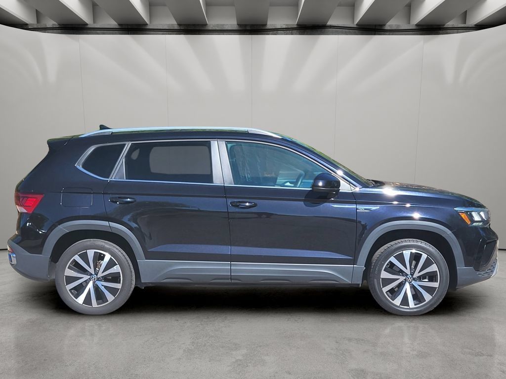 Used 2024 Volkswagen Taos SE FWD image 4