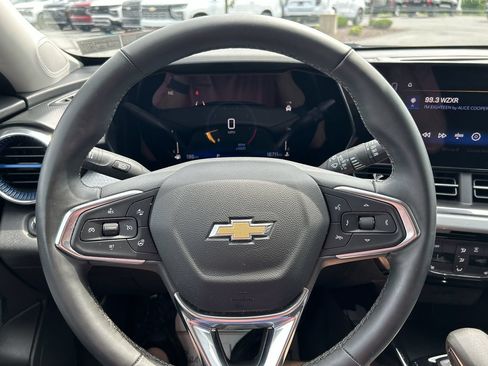 Used 2025 Chevrolet Trax LT w/ Driver Confidence Package FWD image 25