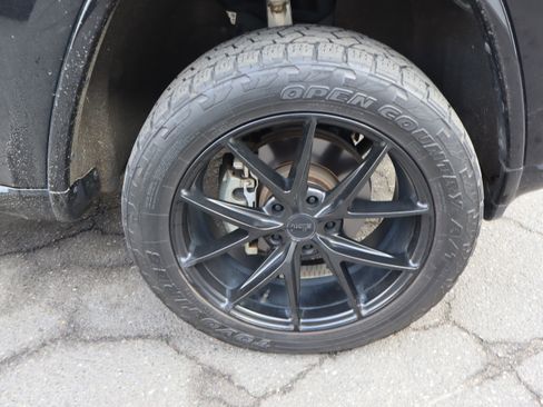 Used 2018 Jeep Grand Cherokee Altitude image 33