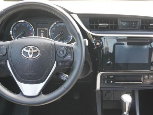 Used 2017 Toyota Corolla SE FWD image 18
