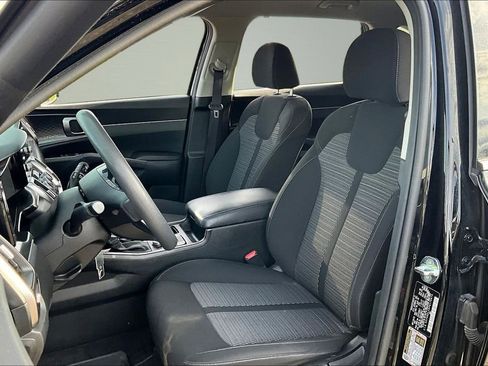 Used 2023 Kia Sorento LX AWD/4WD image 17