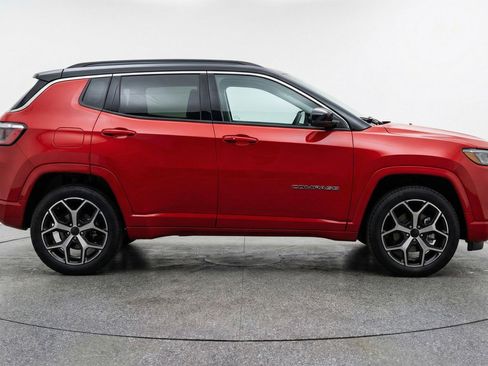 Used 2025 Jeep Compass Limited AWD/4WD image 9