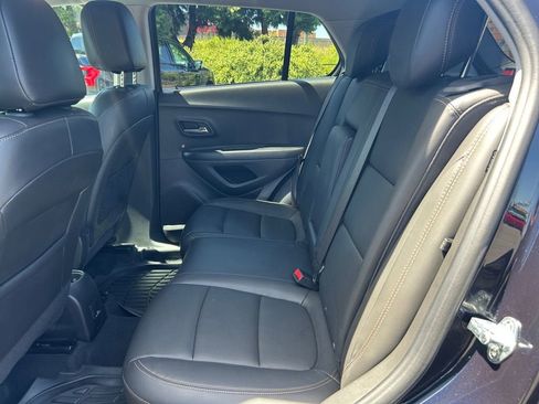 Used 2021 Chevrolet Trax LT w/ Premium Seat Package AWD/4WD image 34