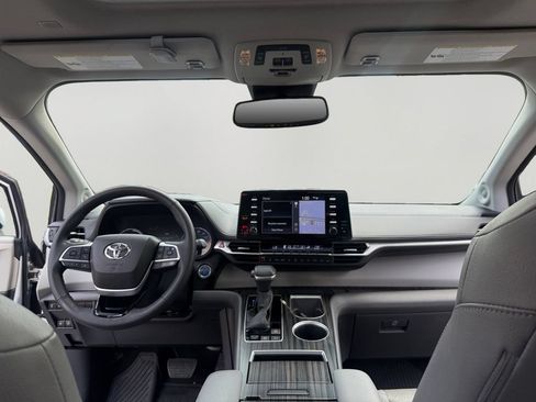 Used 2023 Toyota Sienna Limited AWD/4WD image 10