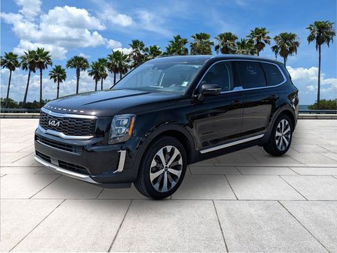 Used 2022 Kia Telluride EX w/ EX Premium Package image 3