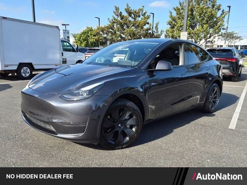 Used 2024 Tesla Model Y Long Range RWD image 1