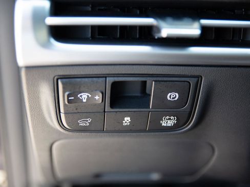 Used 2025 Hyundai Tucson Limited AWD/4WD image 18