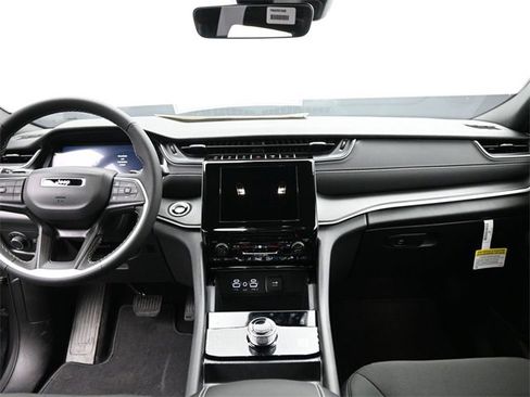 New 2025 Jeep Grand Cherokee Laredo image 23