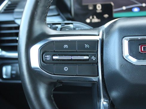 Used 2025 GMC Acadia Elevation image 31