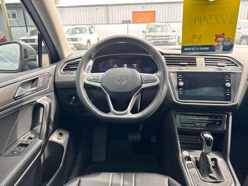 Used 2024 Volkswagen Tiguan SE w/ Panoramic Sunroof Package AWD/4WD image 13