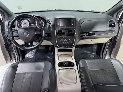 Used 2019 Dodge Grand Caravan SXT FWD image 14