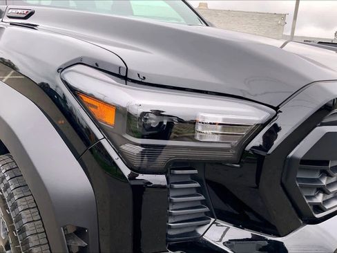 New 2025 Toyota Tacoma TRD Off-Road image 13