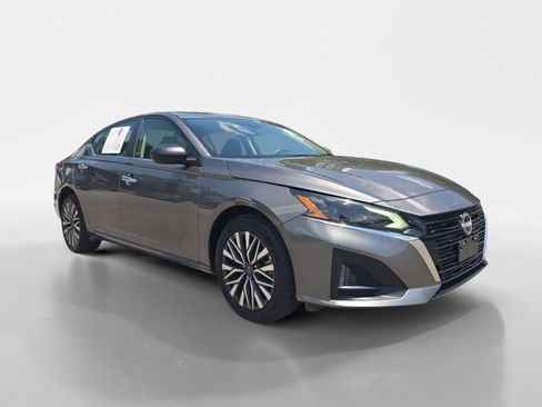 Certified 2025 Nissan Altima 2.5 SV AWD/4WD image 8
