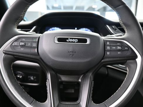 Used 2023 Jeep Grand Cherokee L Laredo image 25