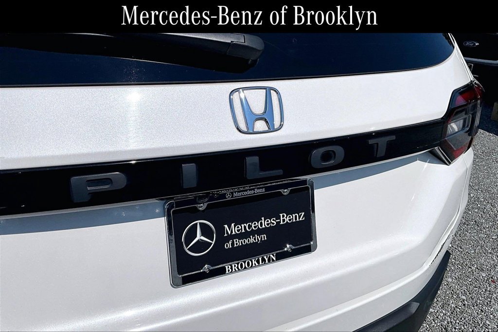 Used 2023 Honda Pilot LX image 9