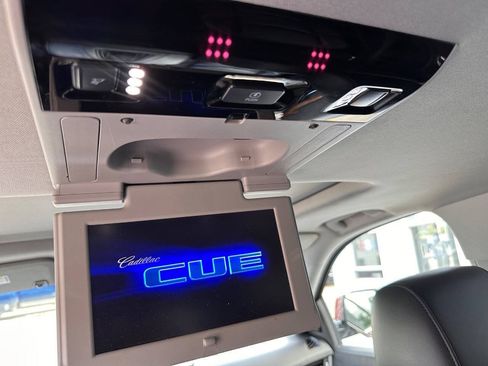 Used 2017 Cadillac Escalade Luxury AWD/4WD image 23