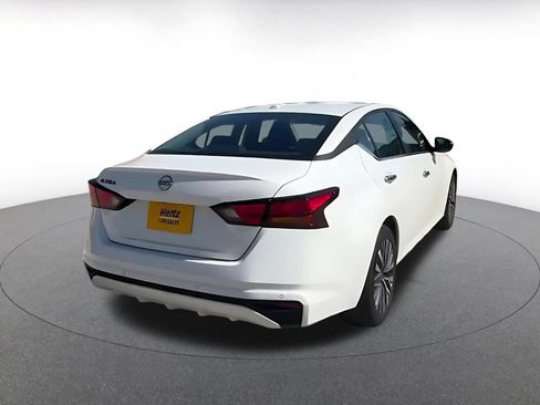 Used 2025 Nissan Altima 2.5 SV FWD image 14