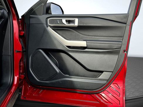 Used 2023 Ford Explorer XLT image 24