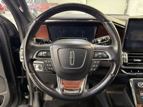 Used 2023 Lincoln Navigator Reserve AWD/4WD image 17