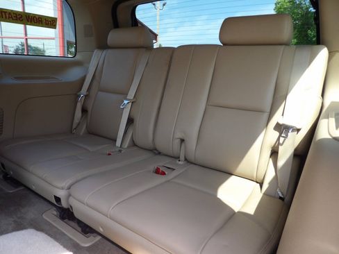 Used 2012 Cadillac Escalade Luxury AWD/4WD image 13