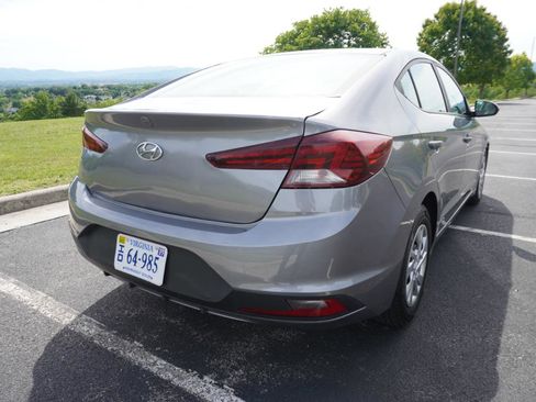 Used 2019 Hyundai Elantra SE FWD image 15