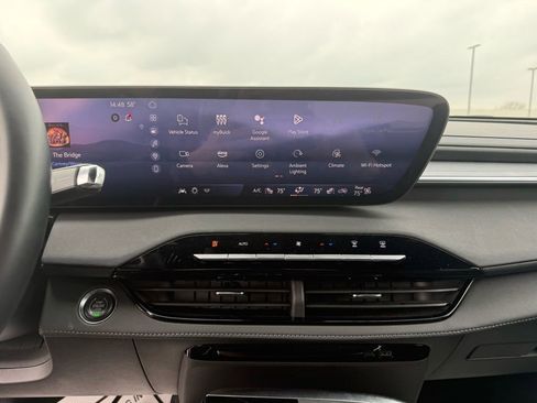 Used 2025 Buick Enclave Sport Touring image 24