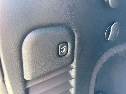 Used 2017 Jeep Grand Cherokee Overland image 33