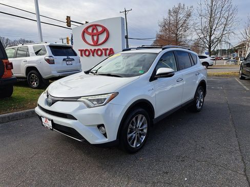 Used 2018 Toyota RAV4 Limited image 2