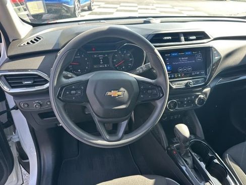 Used 2023 Chevrolet TrailBlazer LT w/ Convenience Package FWD image 12