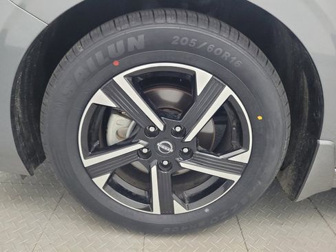 Used 2025 Nissan Sentra SV FWD image 31