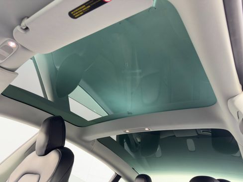 Used 2020 Tesla Model 3 Standard Range Plus image 11